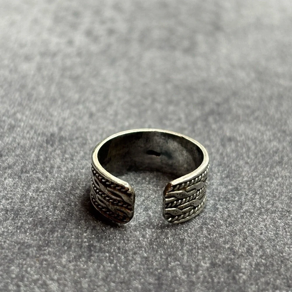 Vintage Silver Colored Textured Woven Dimensional Open Back Statement Ring - Picture 7 of 9